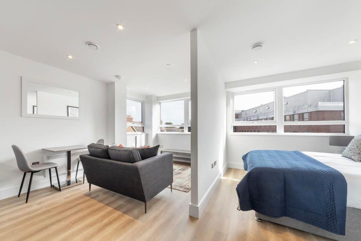 Bright Contemporary Studio In East Grinstead Extérieur photo