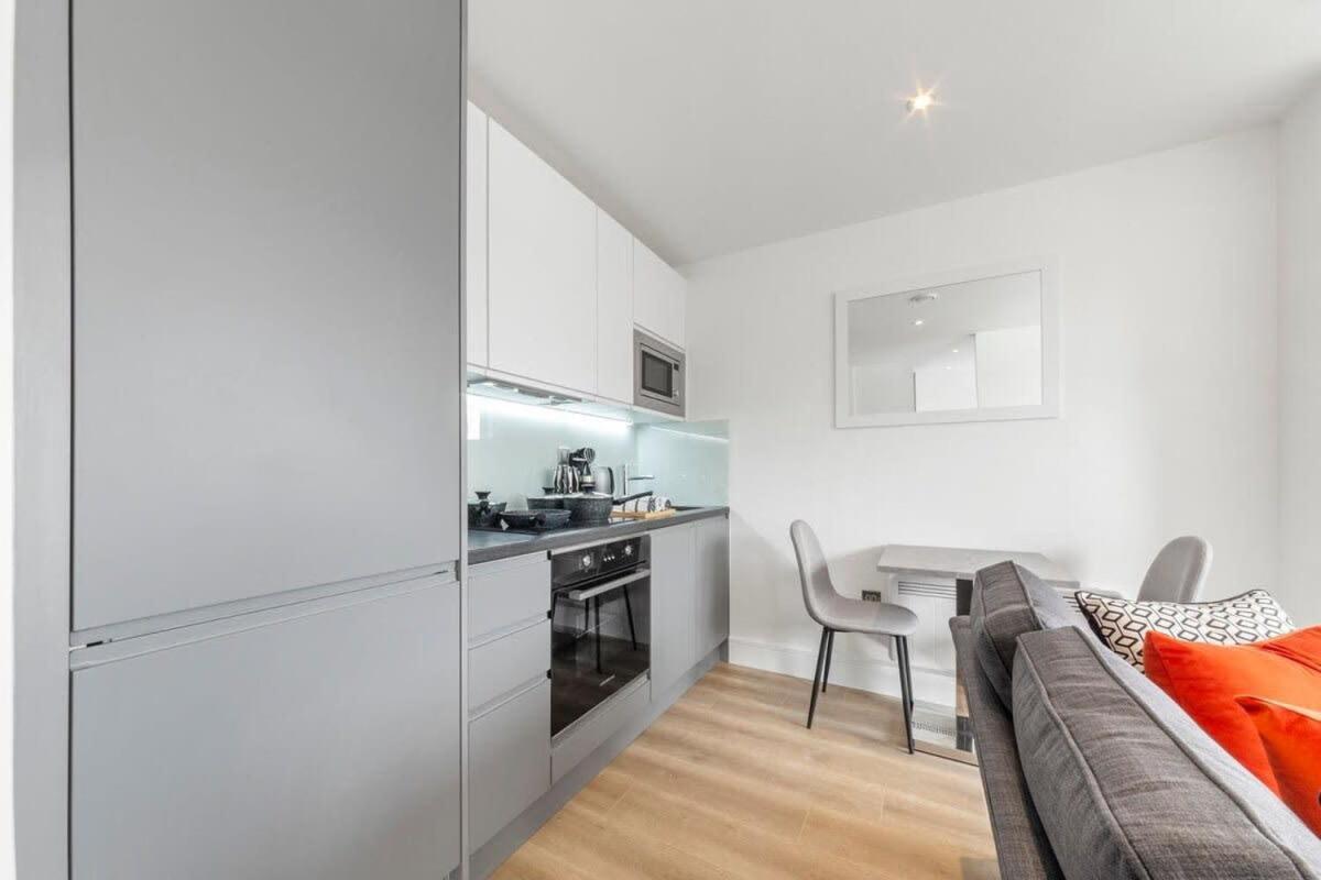 Bright Contemporary Studio In East Grinstead Extérieur photo
